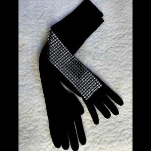 Designer stud wool gloves